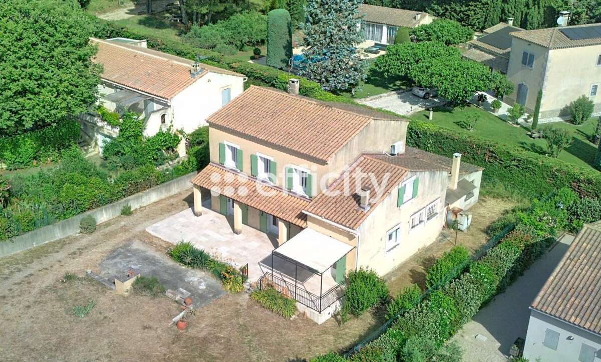 Maison 132 m² à Saint-Remy-De-Provence  - photo 2