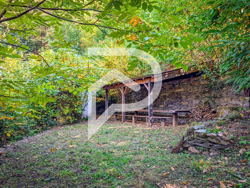 Maison à LAVAL-ROQUECEZIERE