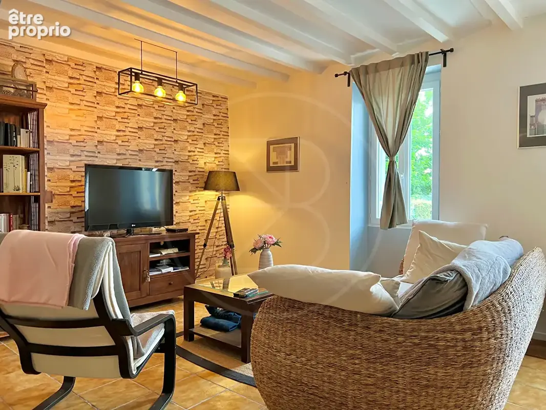 Charmante maison en pierre avec vue sur la vallée et un véritable potentiel équestre - photo 4