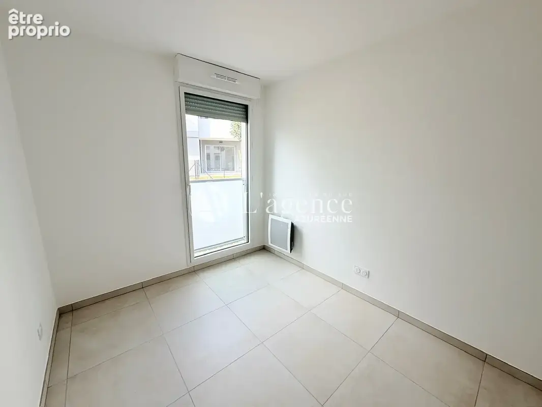 Saint-Laurent-Du-Var, appartement neuf terrasse - piscine - stationnements - photo 5