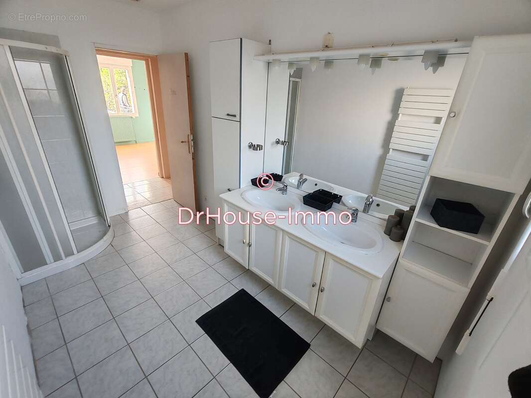 Maison à SAINT-REMY-SUR-CREUSE