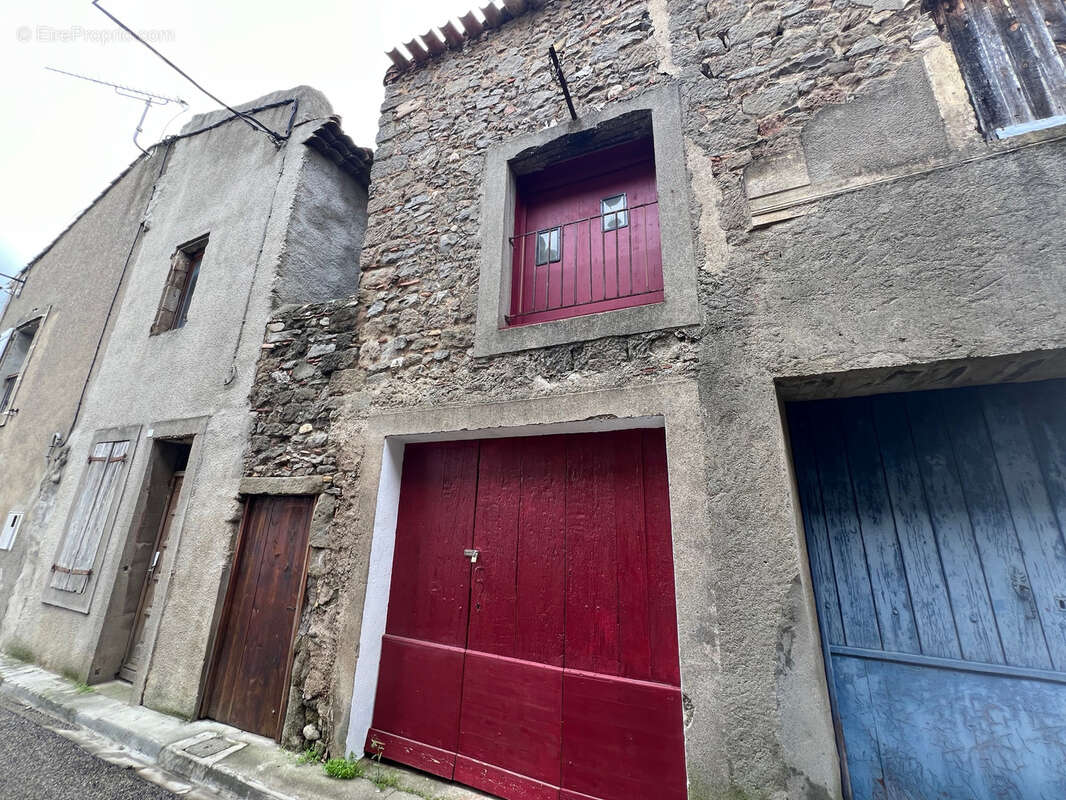 Parking à AZILLE