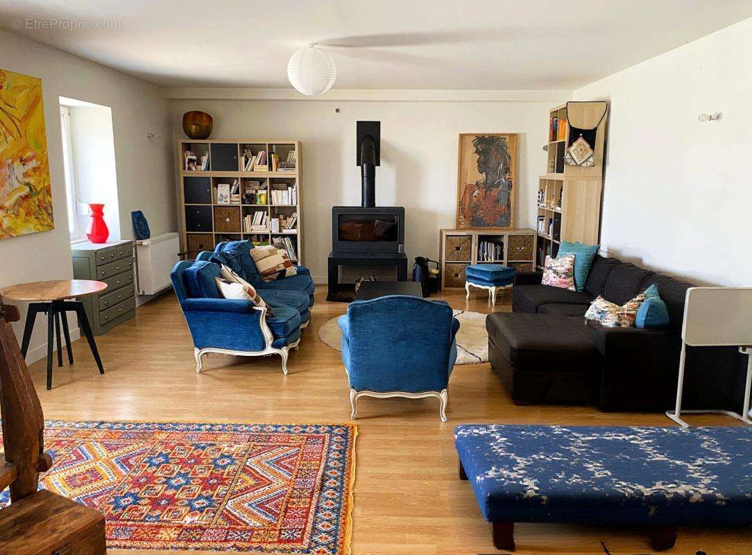 Propriété en pierre 208 m² dont 45 m² de véranda + grange 180 m² – Accessible PMR – 7000 m² – 20 min de Vannes! - photo 7