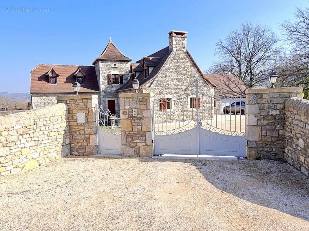 Maison à SAINT-JEAN-LESPINASSE