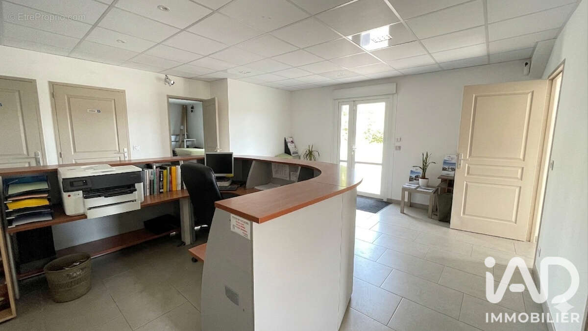 Commerce 323 m² à Saint-Jean-Brevelay  - photo 5