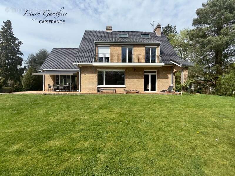 Maison à LA CHAPELLE-D'ARMENTIERES