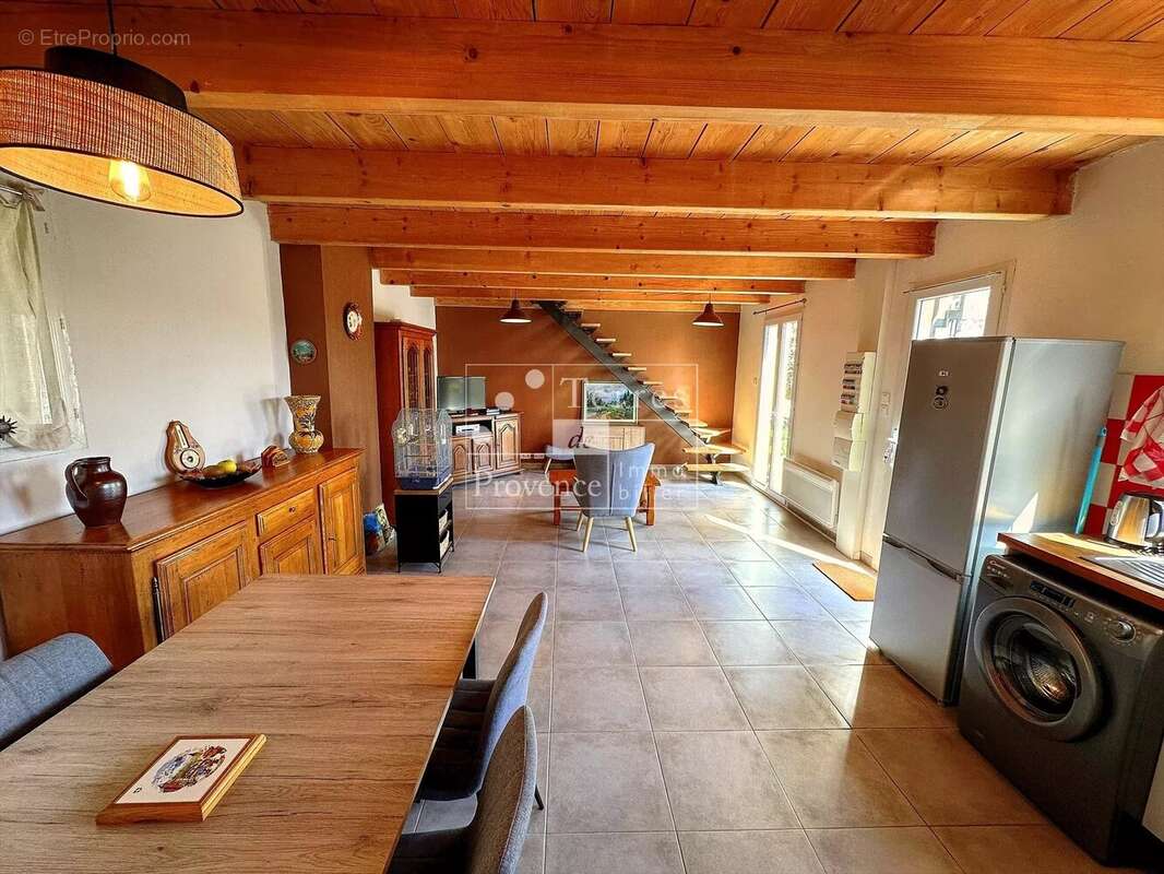 Maison à ARTIGNOSC-SUR-VERDON