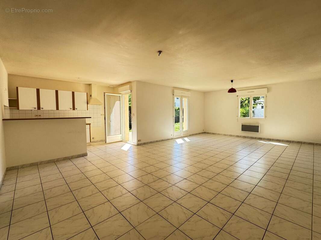 Maison à MONTLOUIS-SUR-LOIRE