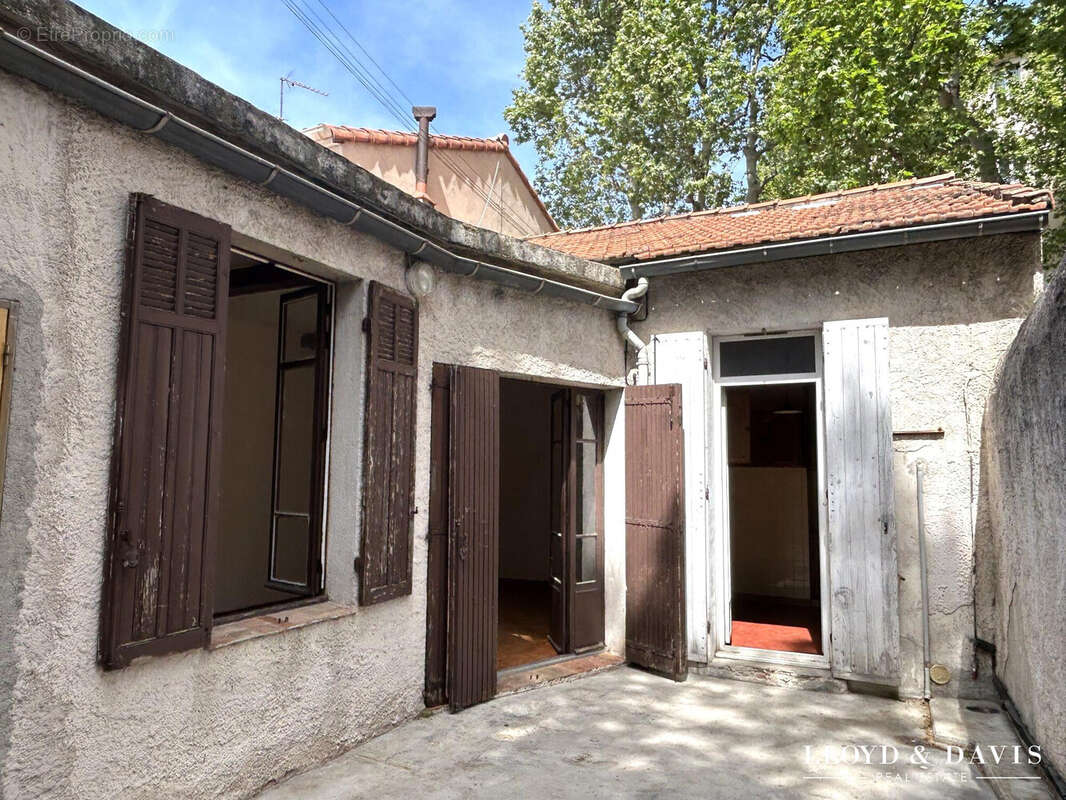 COUR ENSOLEILLEE AU CALME - Maison à MARSEILLE-5E