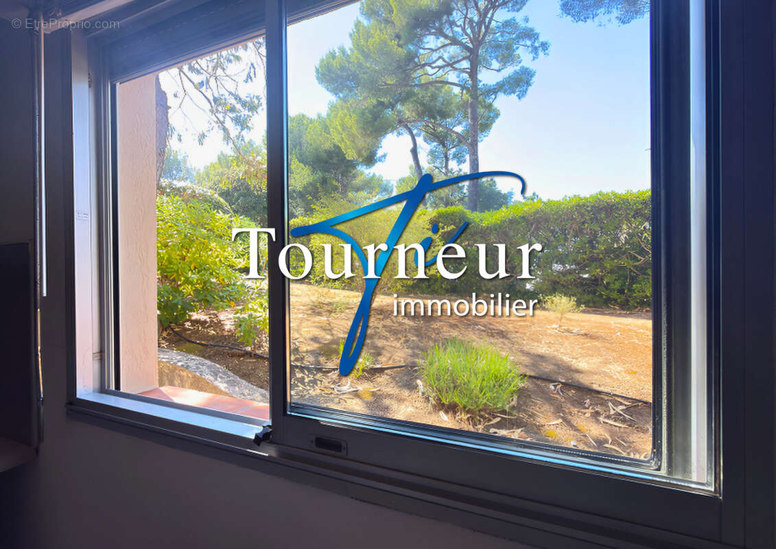 Sanary residence standing beau studio renove au calme vue arboree - photo 3