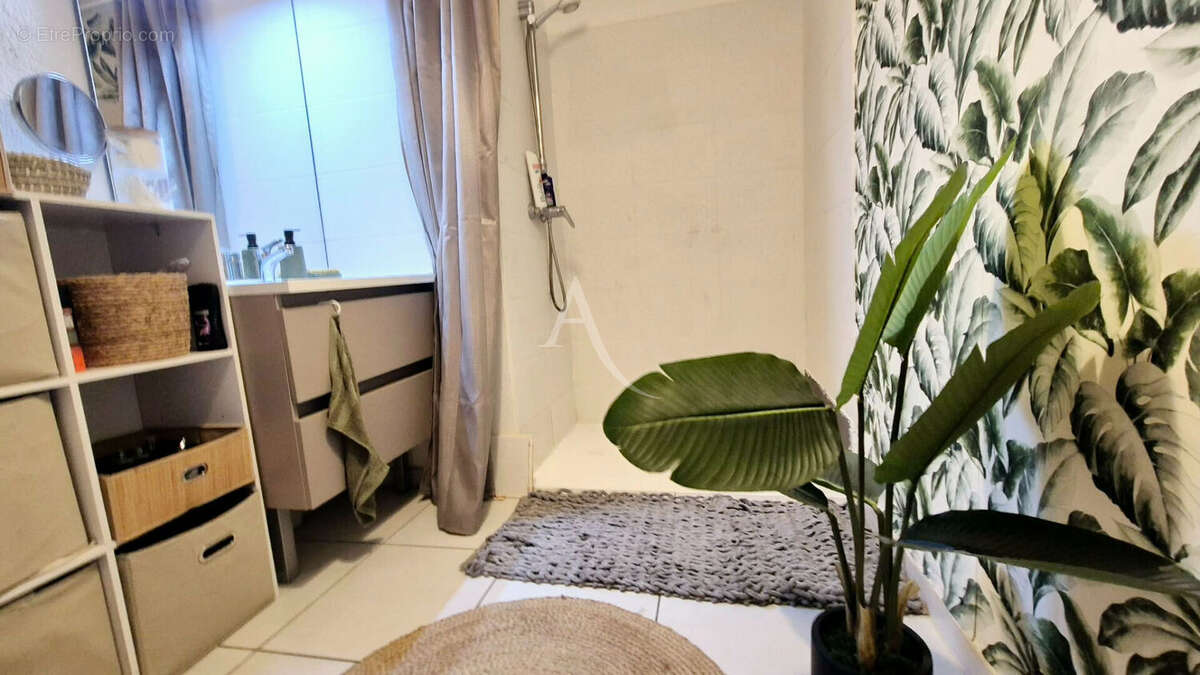 Appartement T3 à vendre à Frontignan - 65,65 m² - Résidence récente de 2020 - Terrasse de 12 m² - Parking privatif en sous-sol - photo 9