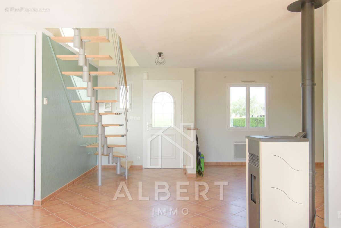 Maison à LONGUE-JUMELLES