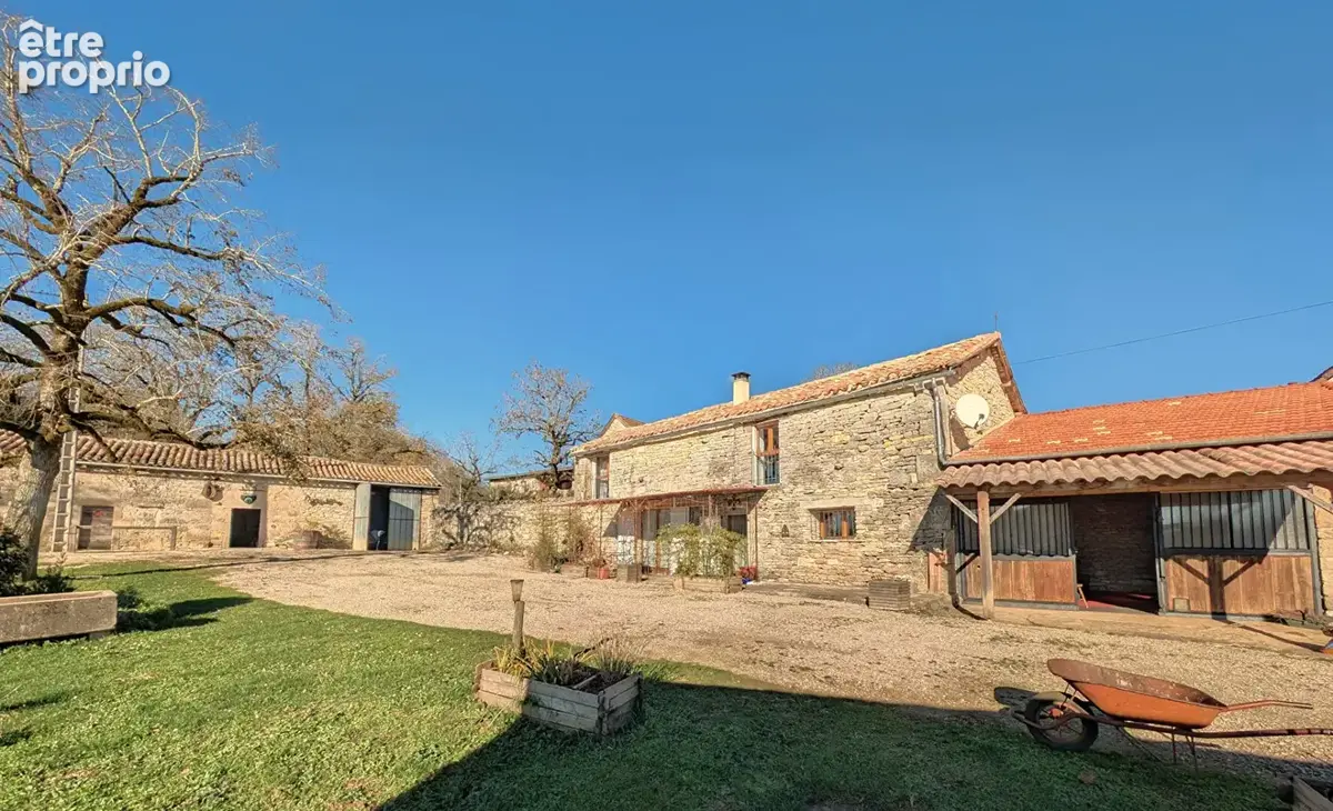Maison de hameau avec dépendances. Caylus - photo 2