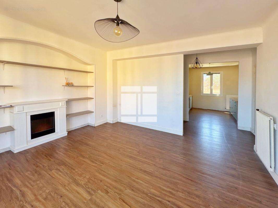 AJACCIO, appartement T3 de 70m² au 5ème étage - photo 2