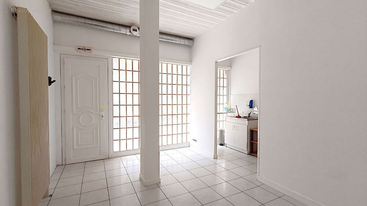 Bureaux 114 m² au rdc à 100m de la place Michelet - photo 8