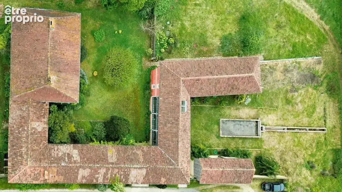 Ensemble immobilier empreint de charme, d'authenticité et d'une élégance discrète. - photo 18