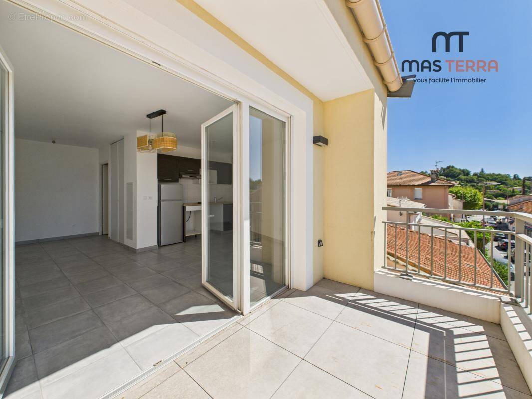 Appartement à CHATEAUNEUF-GRASSE