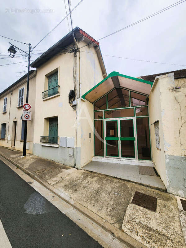 Appartement à SAULX-LES-CHARTREUX