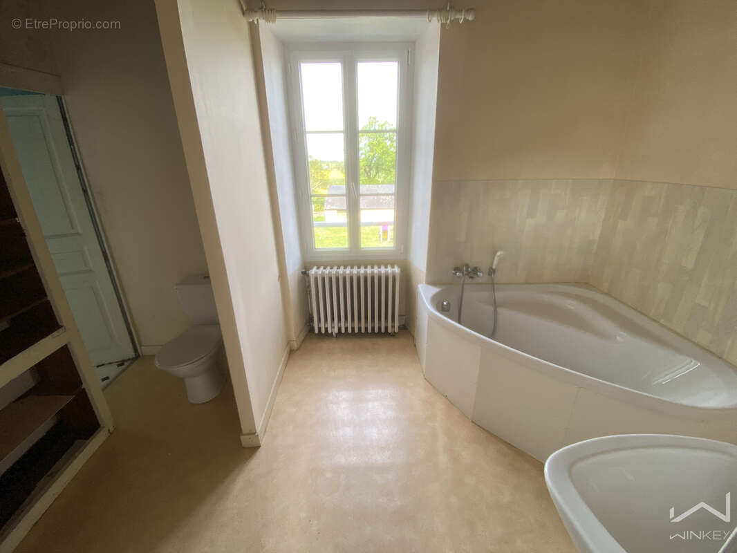 Grande bâtisse de caractère à fort potentiel   225 m2 habitables avec jardins - photo 15