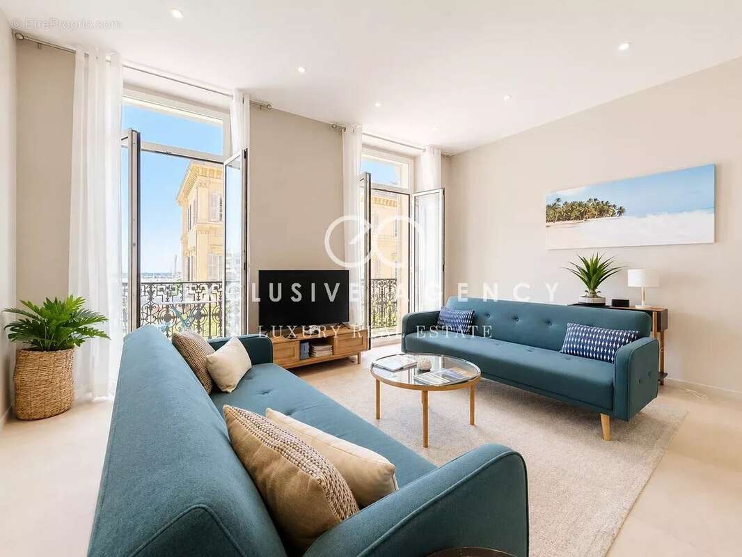 Cannes centre – superbe appartement 2 pieces vue mer & port – fort potentiel - photo 5