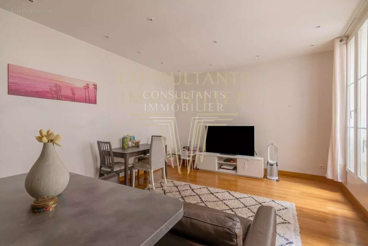 Appartement à PARIS-17E