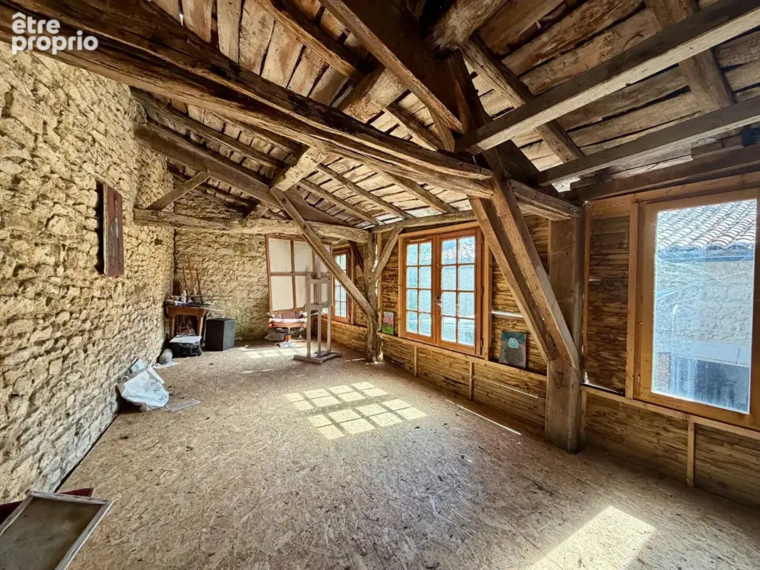 Belle maison de ville de caractère avec de beaux volumes, jardin privé au coeur de Ruffec - photo 12