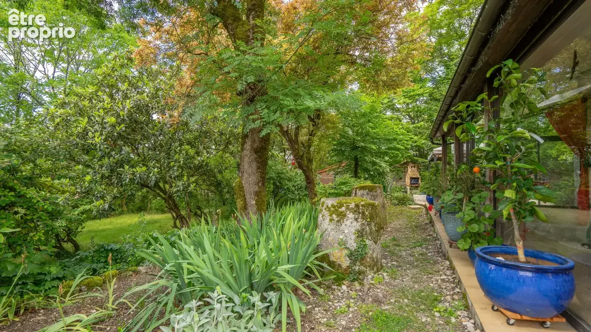 Propriété équestre de caractère avec 5 hectares, piscine couverte et dépendances - photo 7