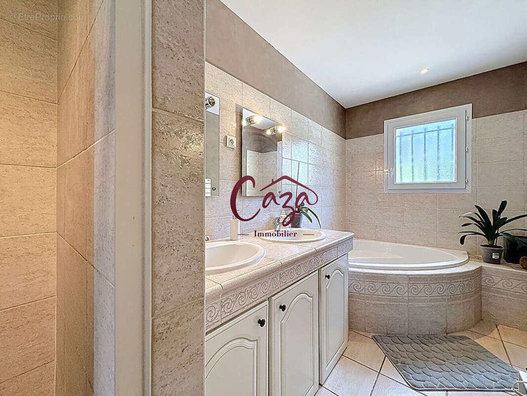 Maison à FARGUES-SAINT-HILAIRE