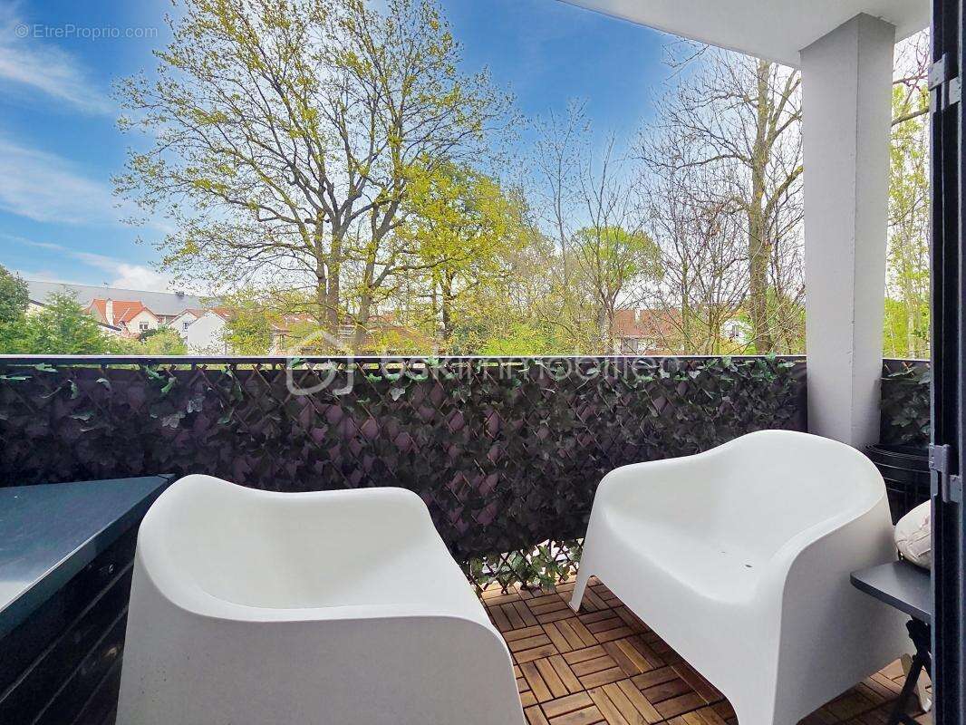 Appartement à LES PAVILLONS-SOUS-BOIS