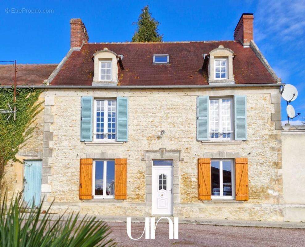 Maison à ARGENCES