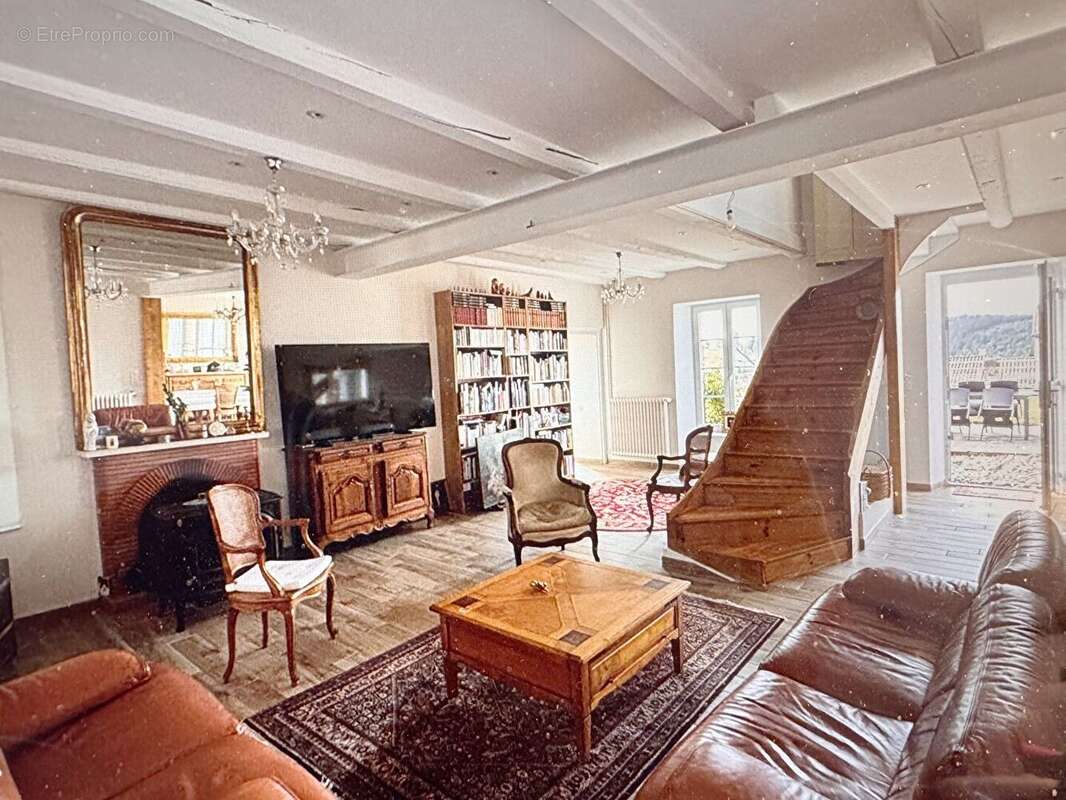 Maison à RUYNES-EN-MARGERIDE