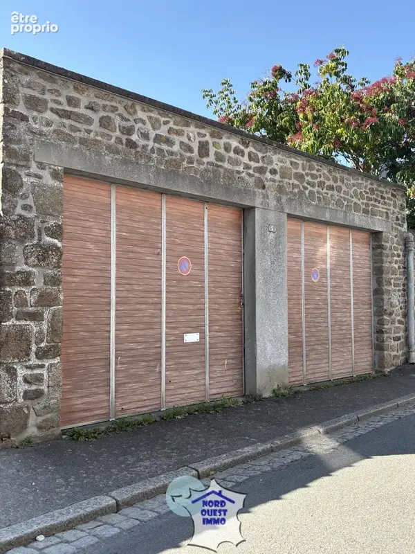 Parking à AMBRIERES-LES-VALLEES