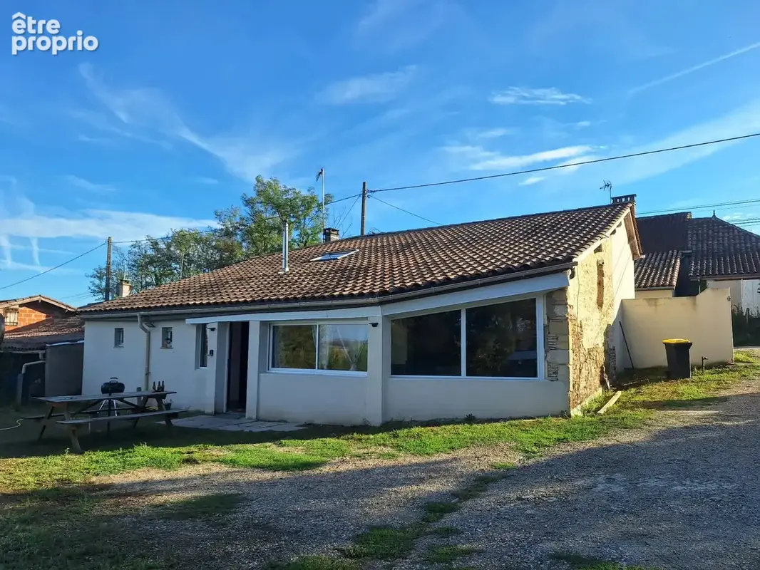 Maison rénovée avec piscine et terrain - photo 3