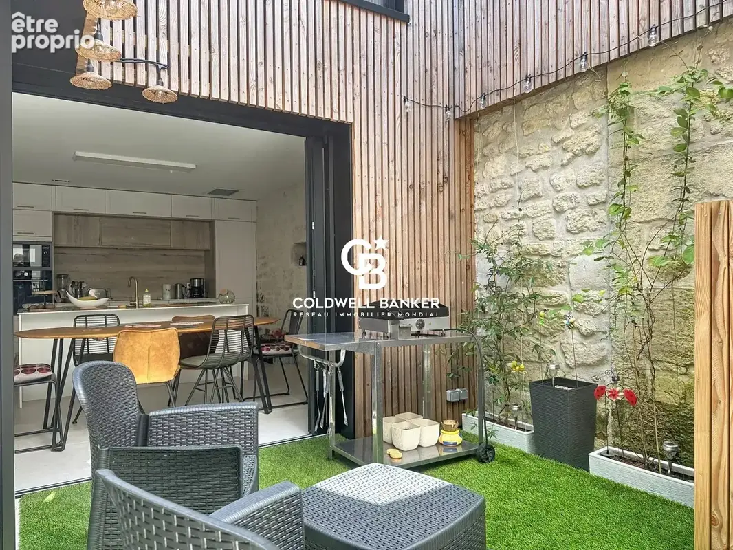 Maison de ville atypique et moderne à Saintes Rive Gauche - photo 2