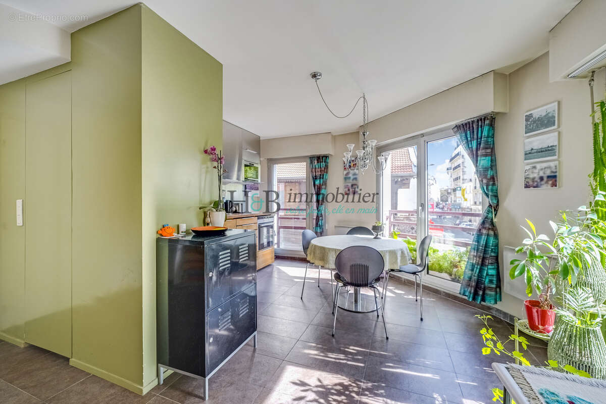 Appartement à PARIS-19E