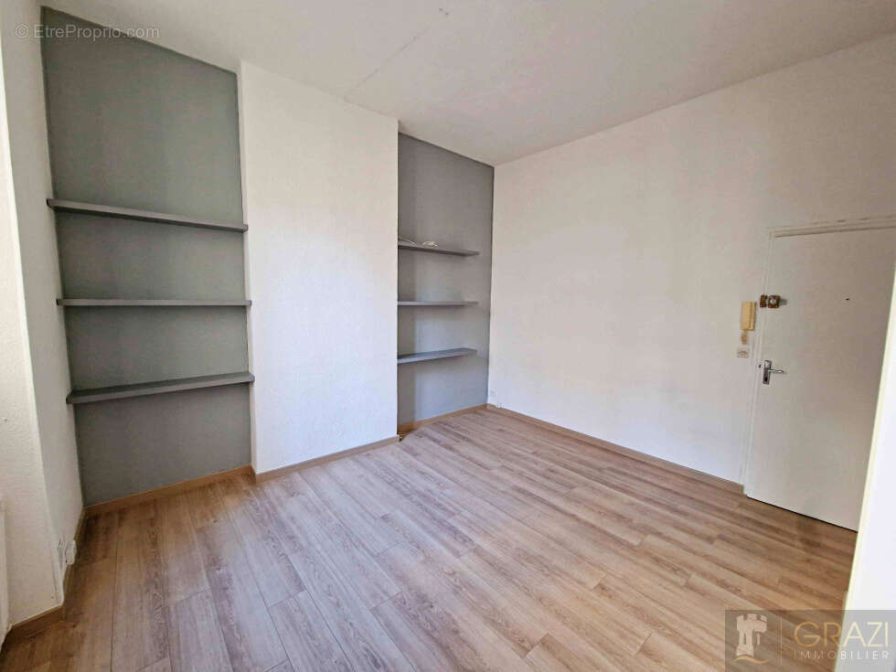 Découvrez ce charmant appartement de type T2, idéalement situé en plein centre-ville de Toulon, à proximité im - photo 5