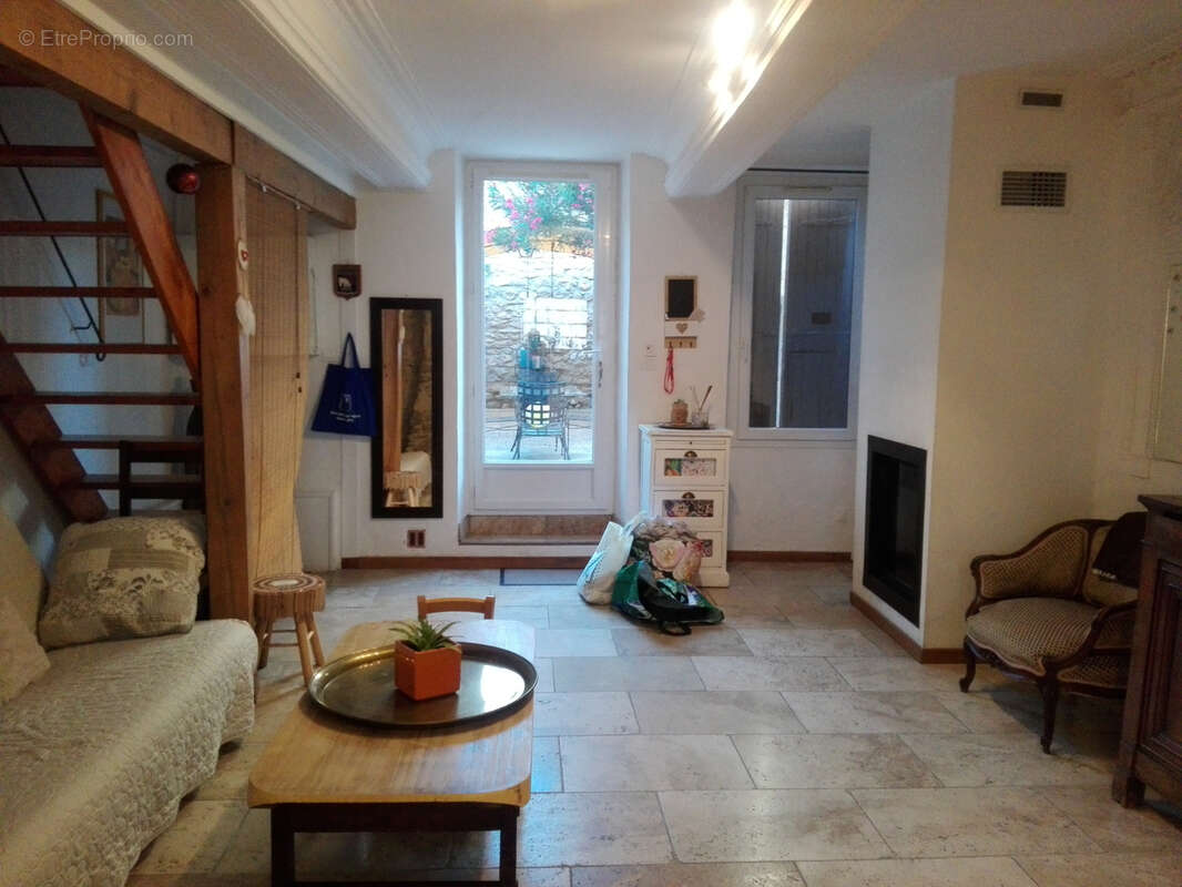 Maison à SAINTE-CECILE-LES-VIGNES