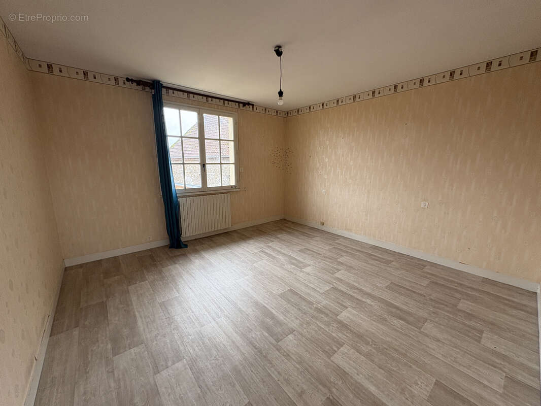 Maison à MONTCEAU-ET-ECHARNANT