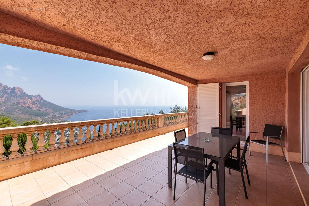 Maison 283 m² à Saint-Raphael  - photo 7