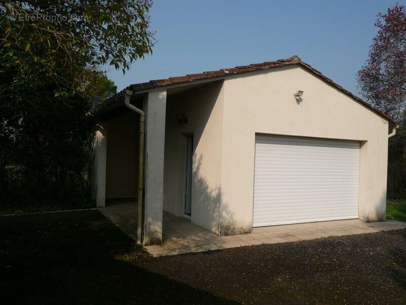 Maison à GENSAC-LA-PALLUE