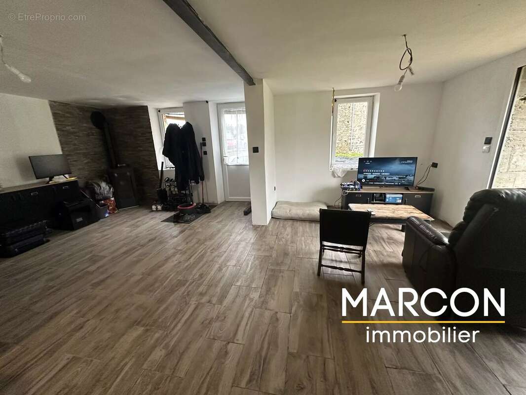 Maison à SAINT-LEGER-BRIDEREIX