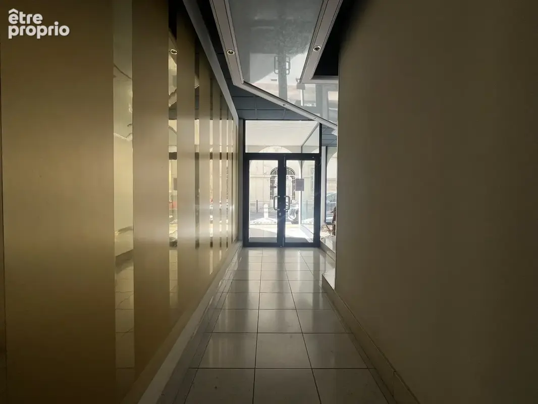 Ensemble immobilier à usage professionnel ou commercial à Périgueux - photo 3