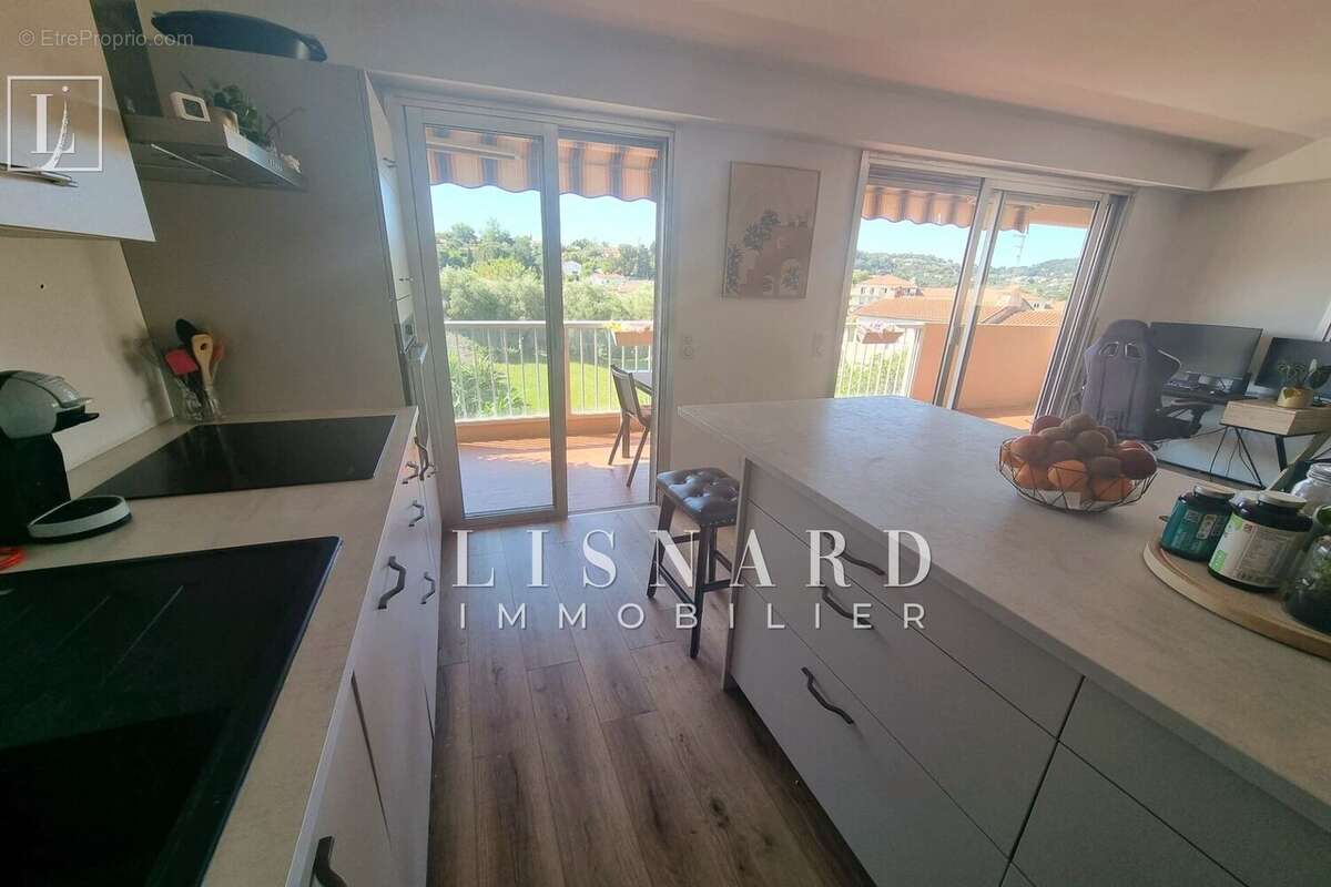 Appartement à VALLAURIS