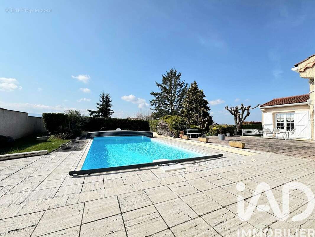 Photo 2 - Maison à SURY-LE-COMTAL