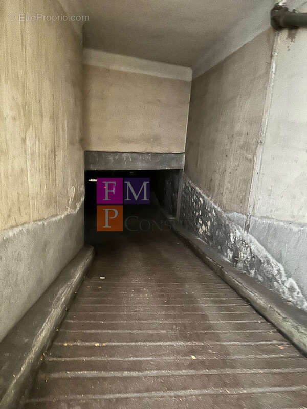 Parking à PARIS-12E