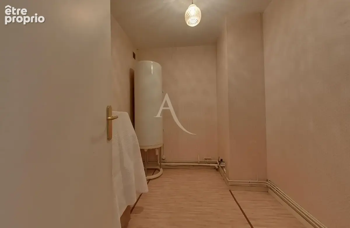 MONTAUBAN, centre ville, T4 traversant, ascenseur au palier, garage, loggia - photo 9