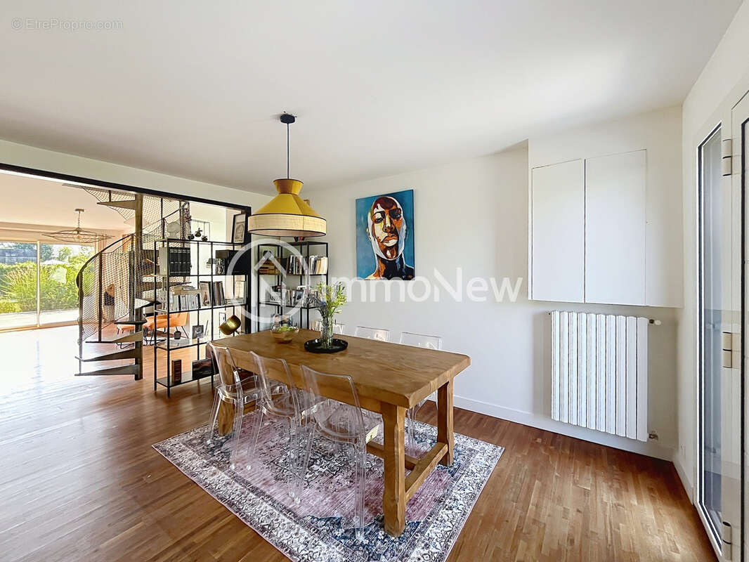 Une maison entièrement rénovée sur un terrain de quasiment 1000m2 - photo 5