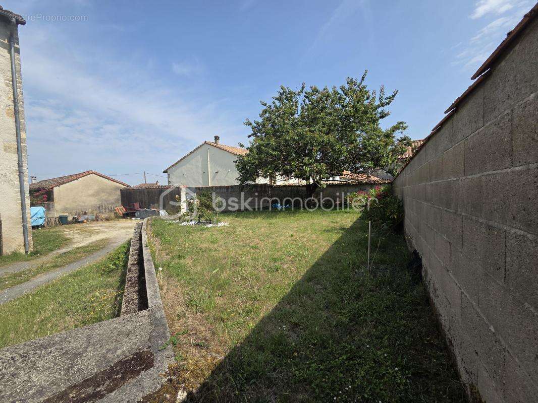 Maison à LIMALONGES