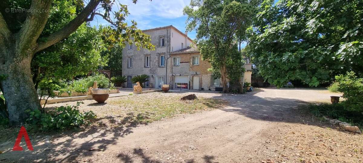 À VENDRE  Superbe maison de maître au cur des vignes à Jonquières (Hérault) - photo 2