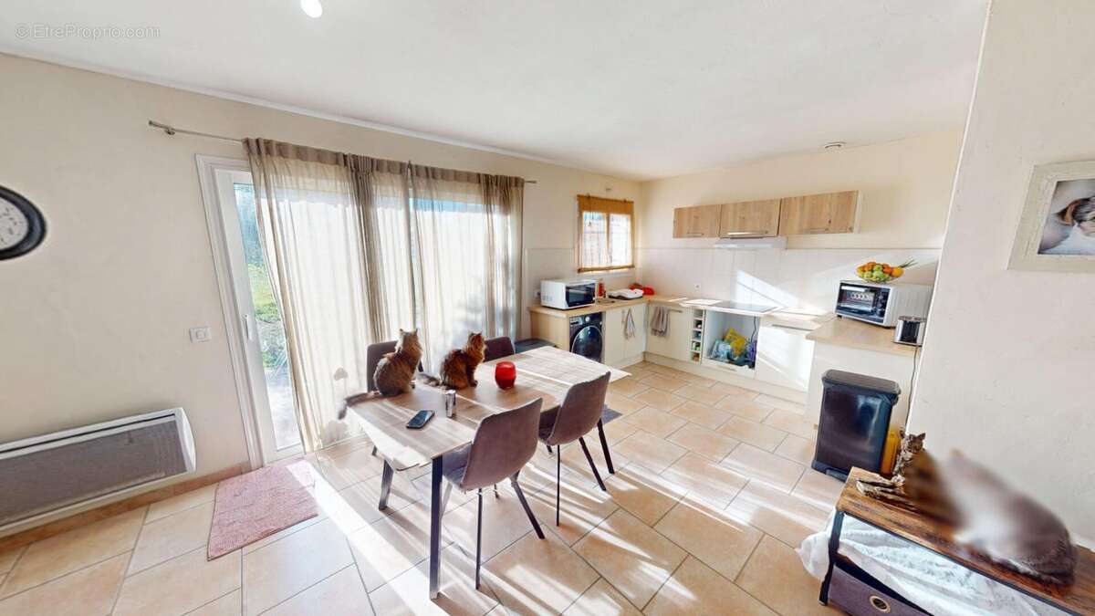 Maison à LE MUY